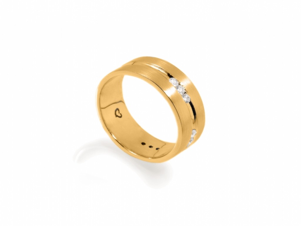 Aliança de Casamento Ouro Amarelo com Diamantes ALR004081A