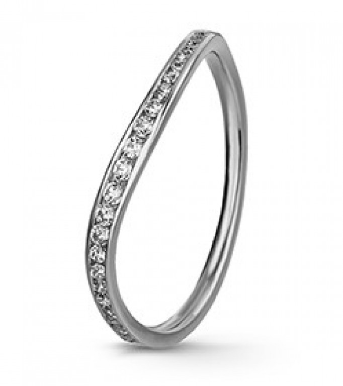 Anel em ouro polido, com 23 diamantes