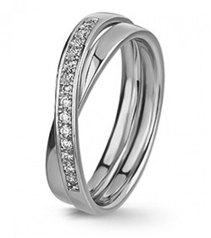 Anel em ouro polido, com 14 diamantes