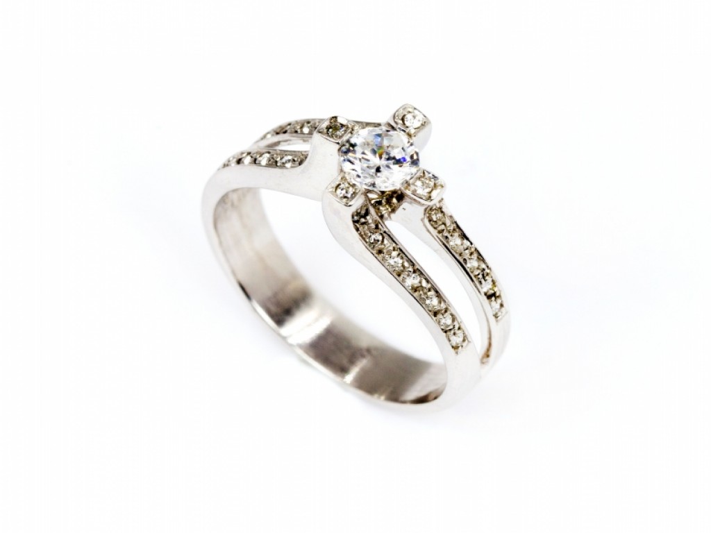 ANEL SOLITÁRIO OURO BRANCO COM Zircónias Brancas AN003548B