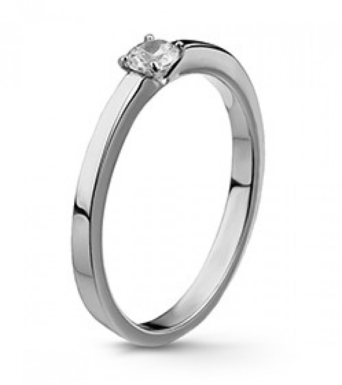 Anel em ouro polido, com 1 diamante