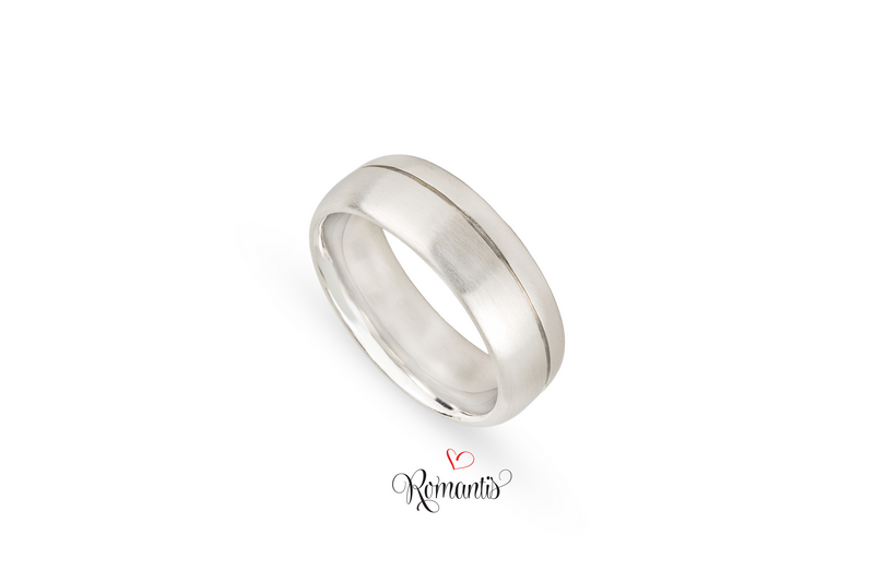 Aliança ouro branco sem pedras.