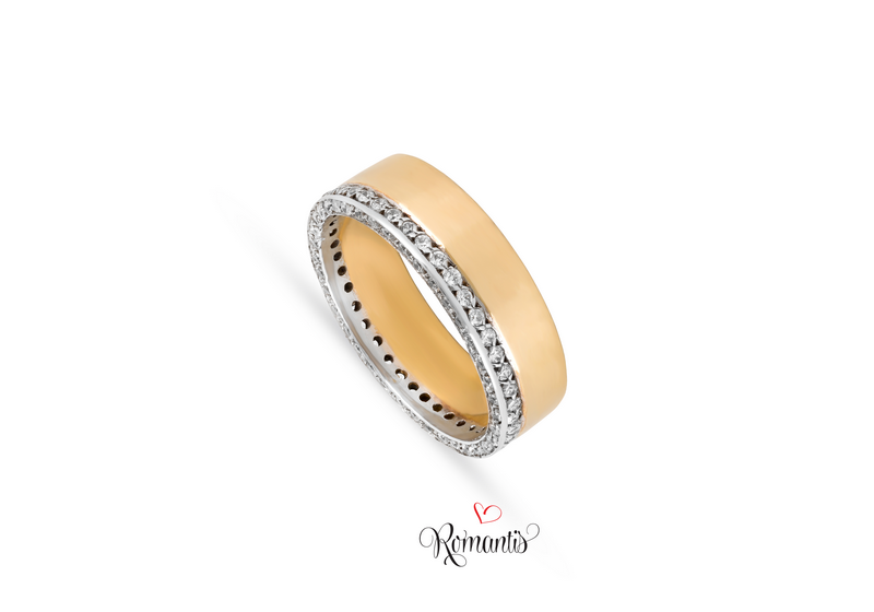Aliança ouro bicolor  zircónias brancas.