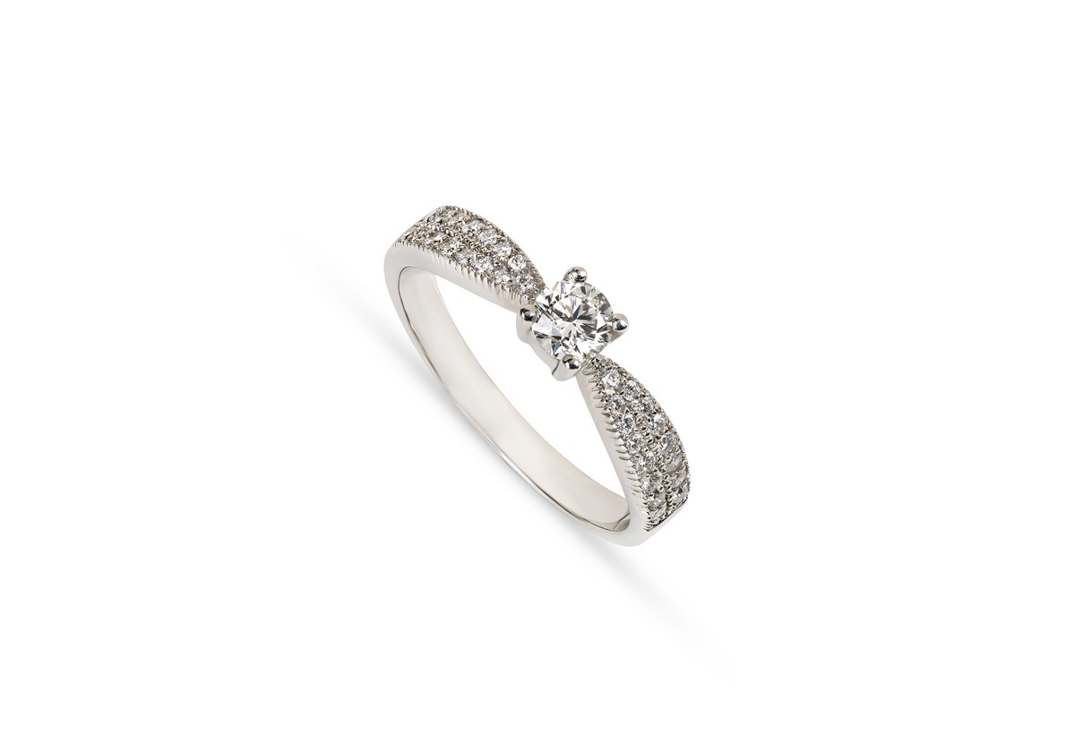 ANEL ROMANTIS EM PLATINA 950 COM 31 DIAMANTES