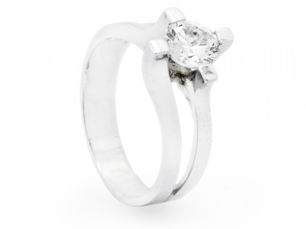 Anel Noivado Solitário Ouro com Zircónias Brancas